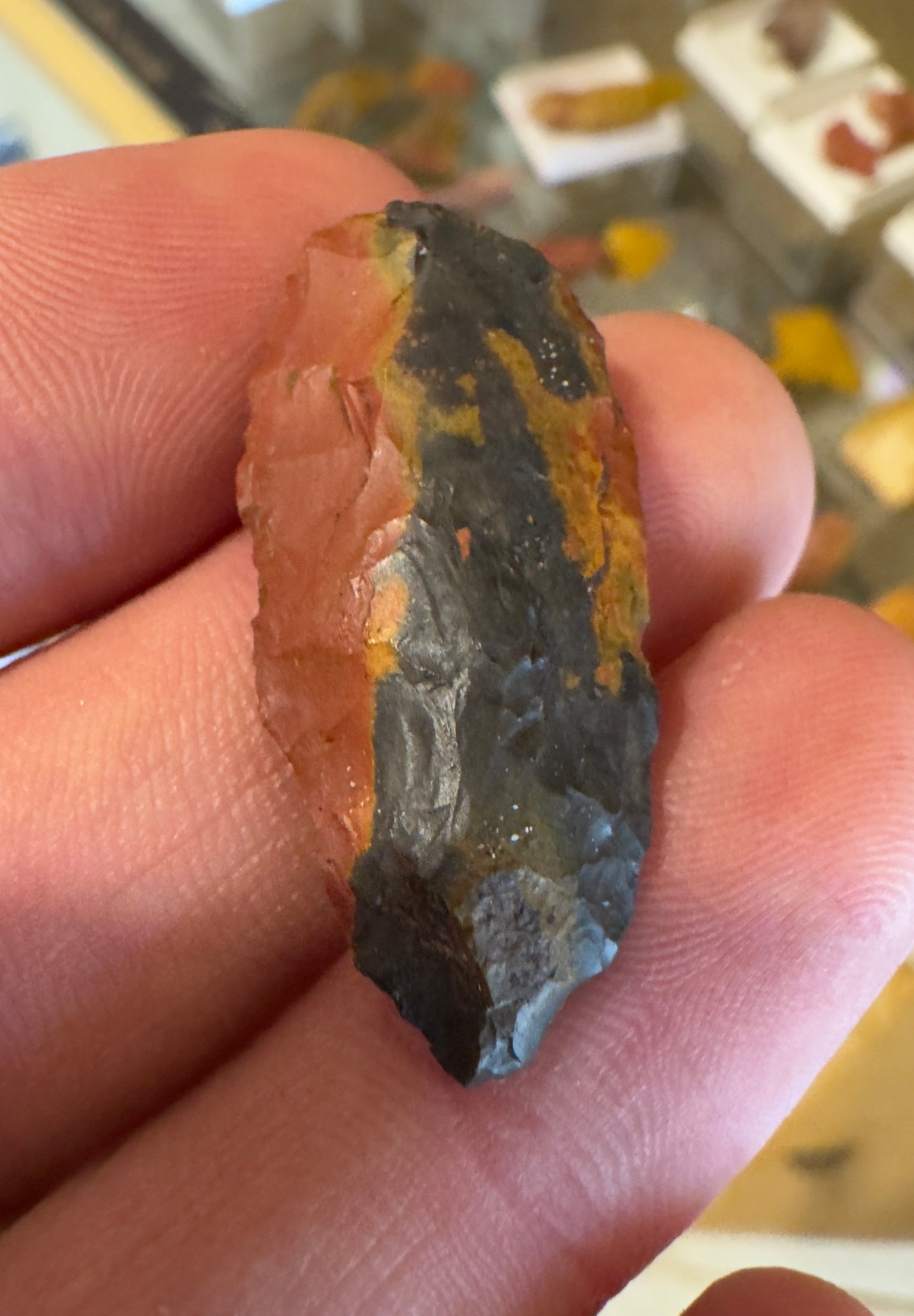 Handgefertigter Schmuck aus Mineralien – Anhänger aus Achat und Bohnerzjaspis