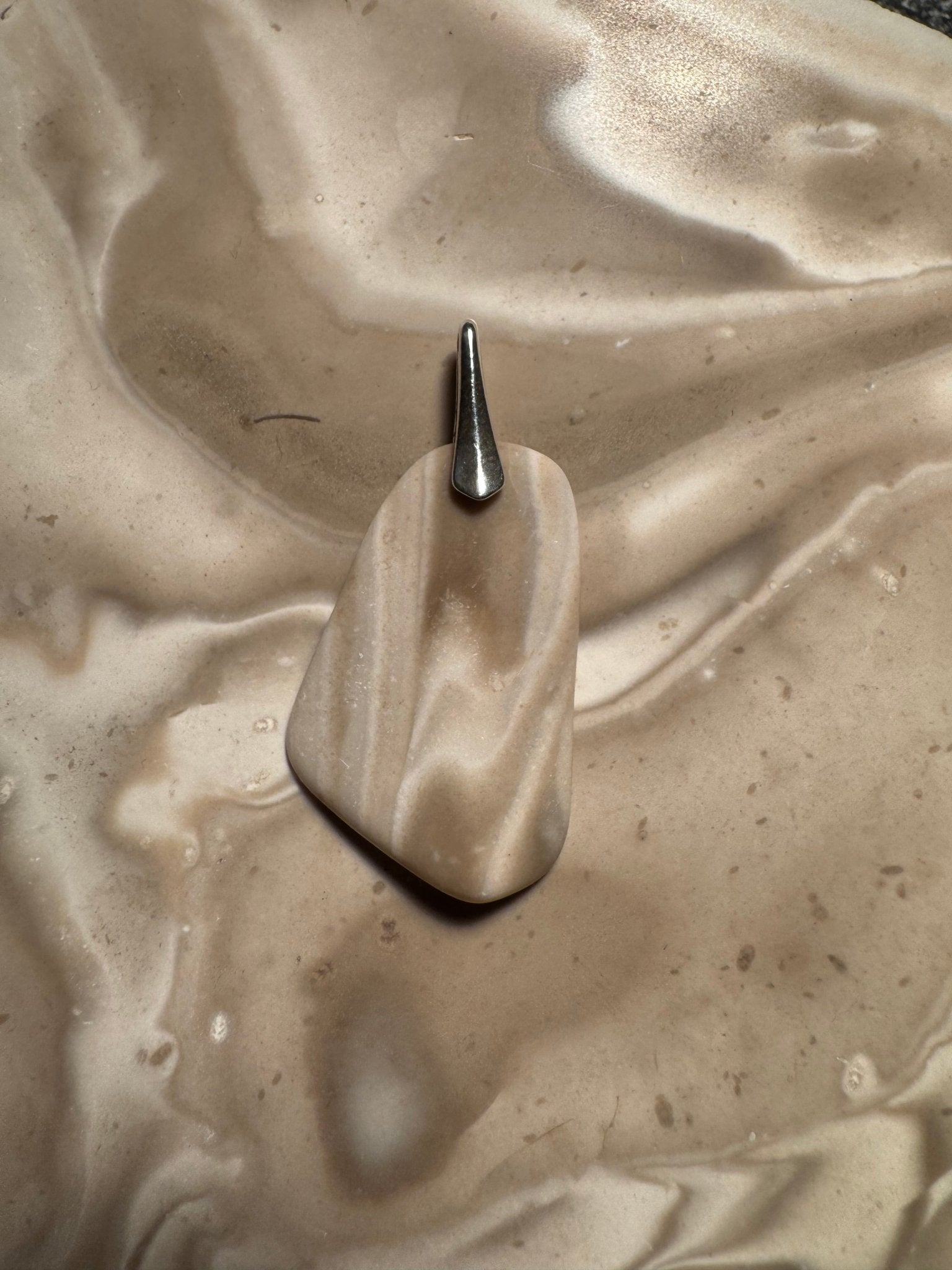 Pendant made of Isteiner jasper