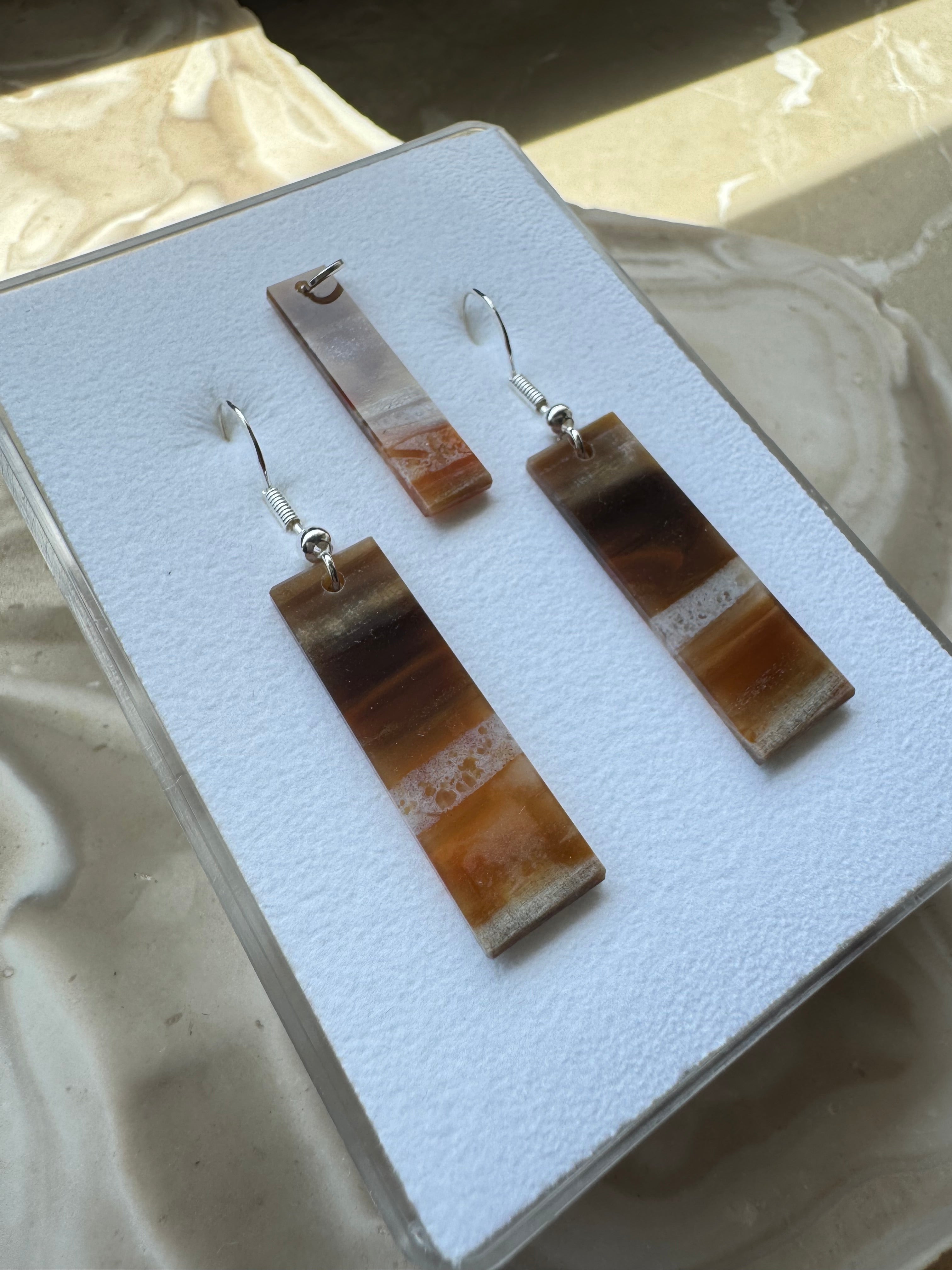 Schmuckset aus Versteinertem Holz