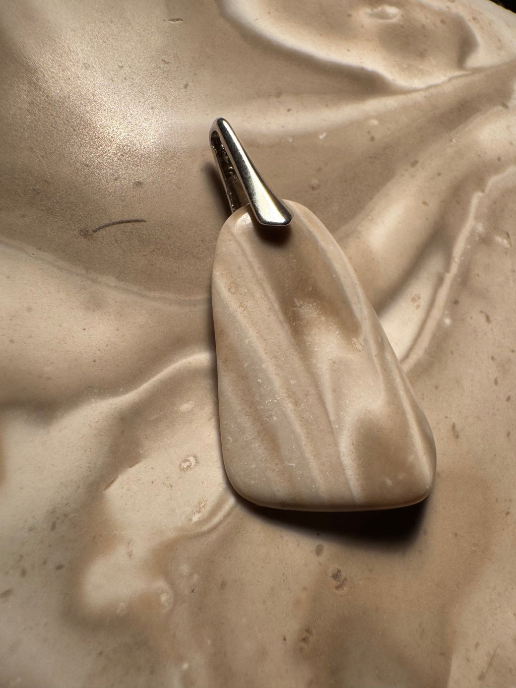 Pendant made of Isteiner jasper