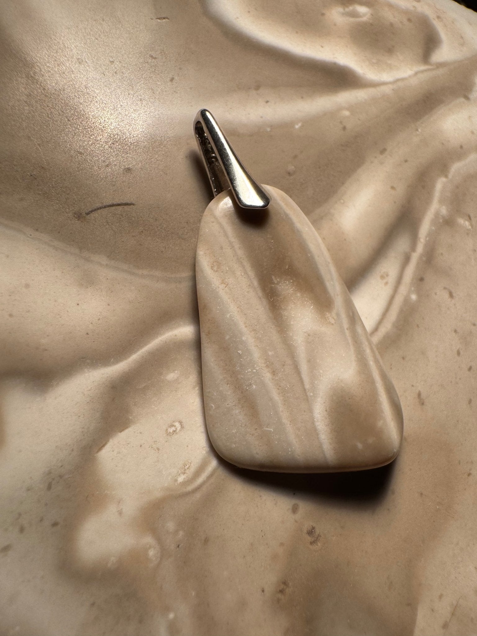 Pendant made of Isteiner jasper