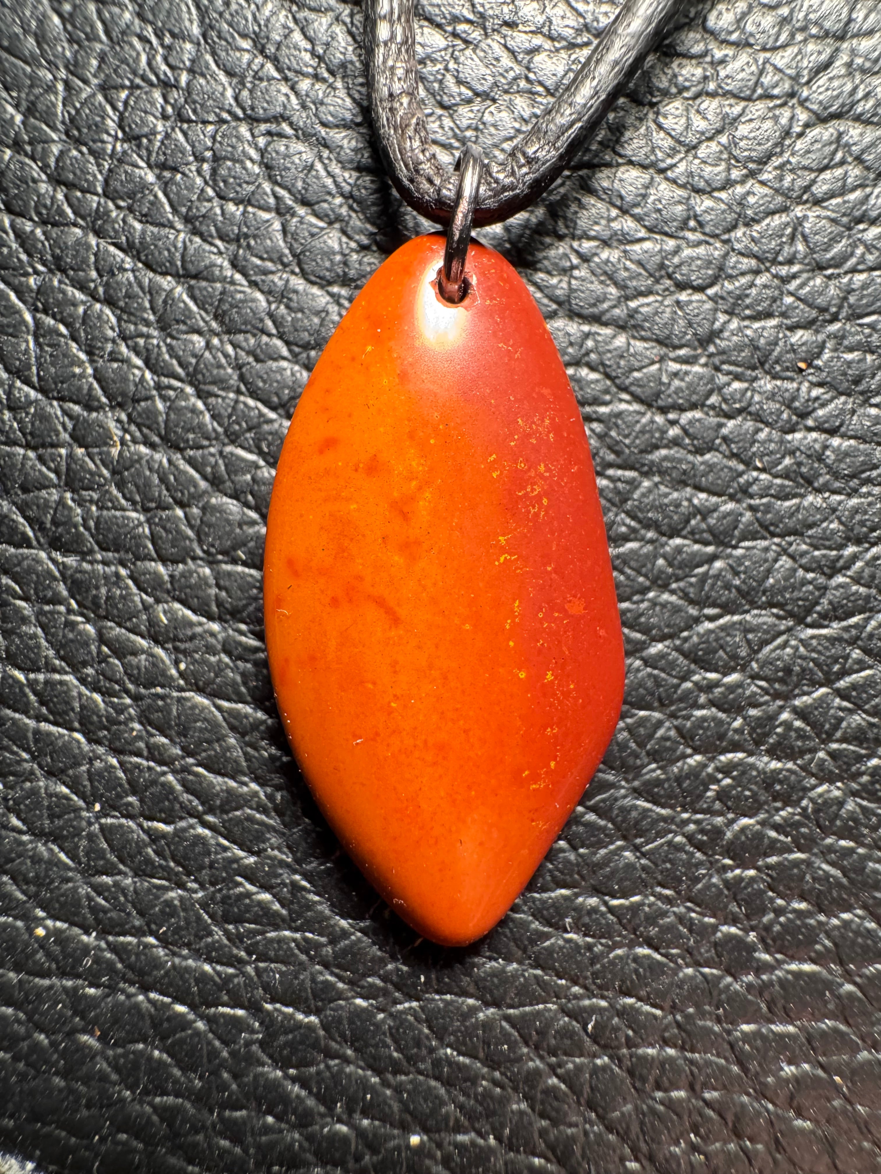 Bohnerzjaspis Anhänger Rot