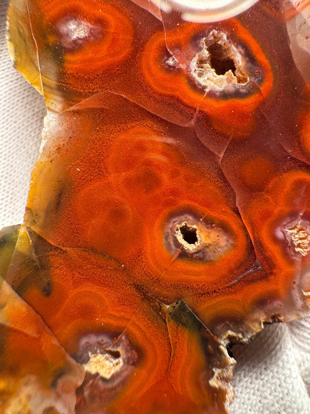 Agate with intense red tones