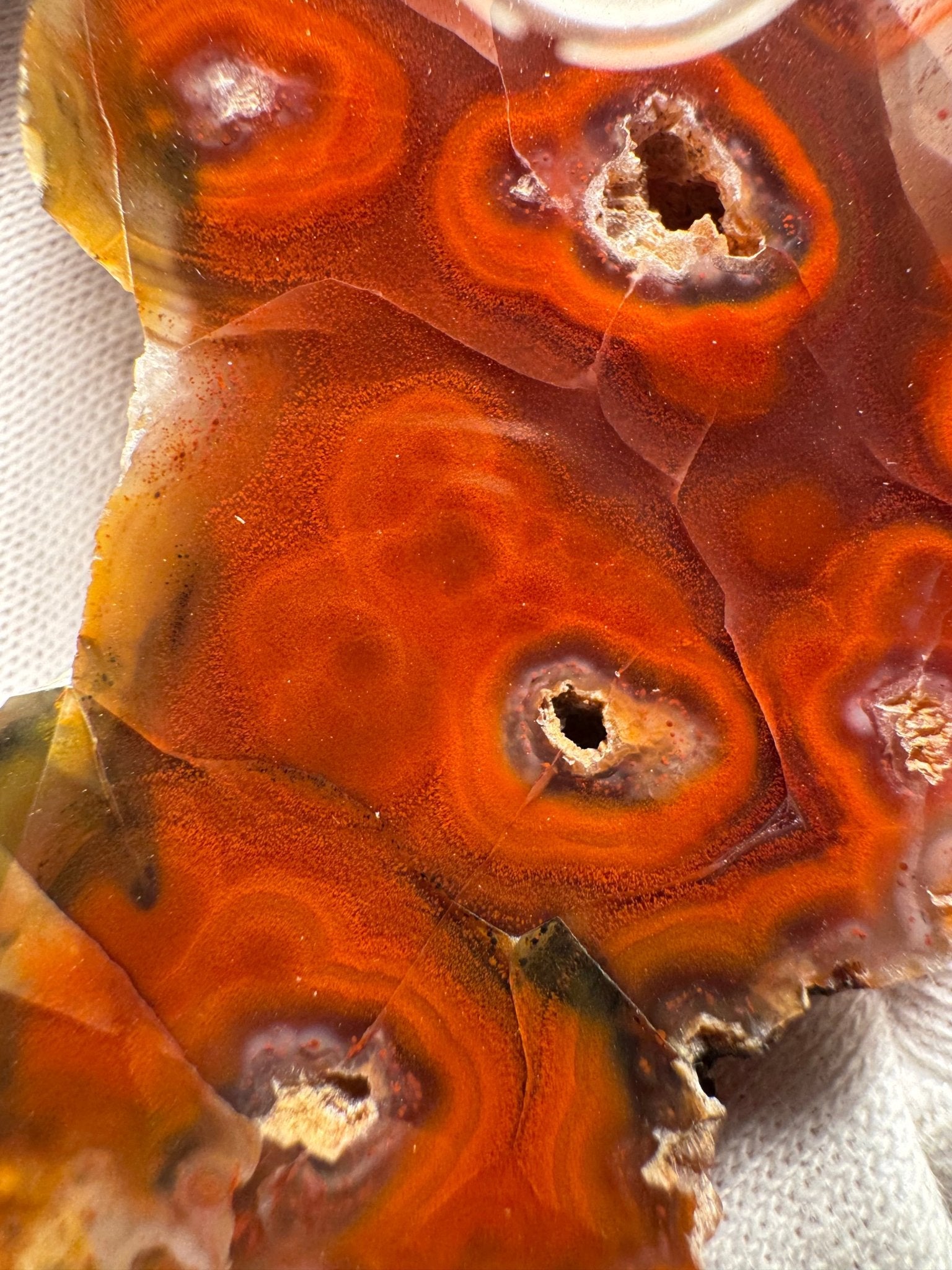 Agate with intense red tones