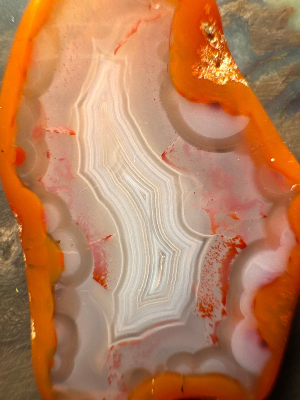 Handcrafted pendant made of Berber agate