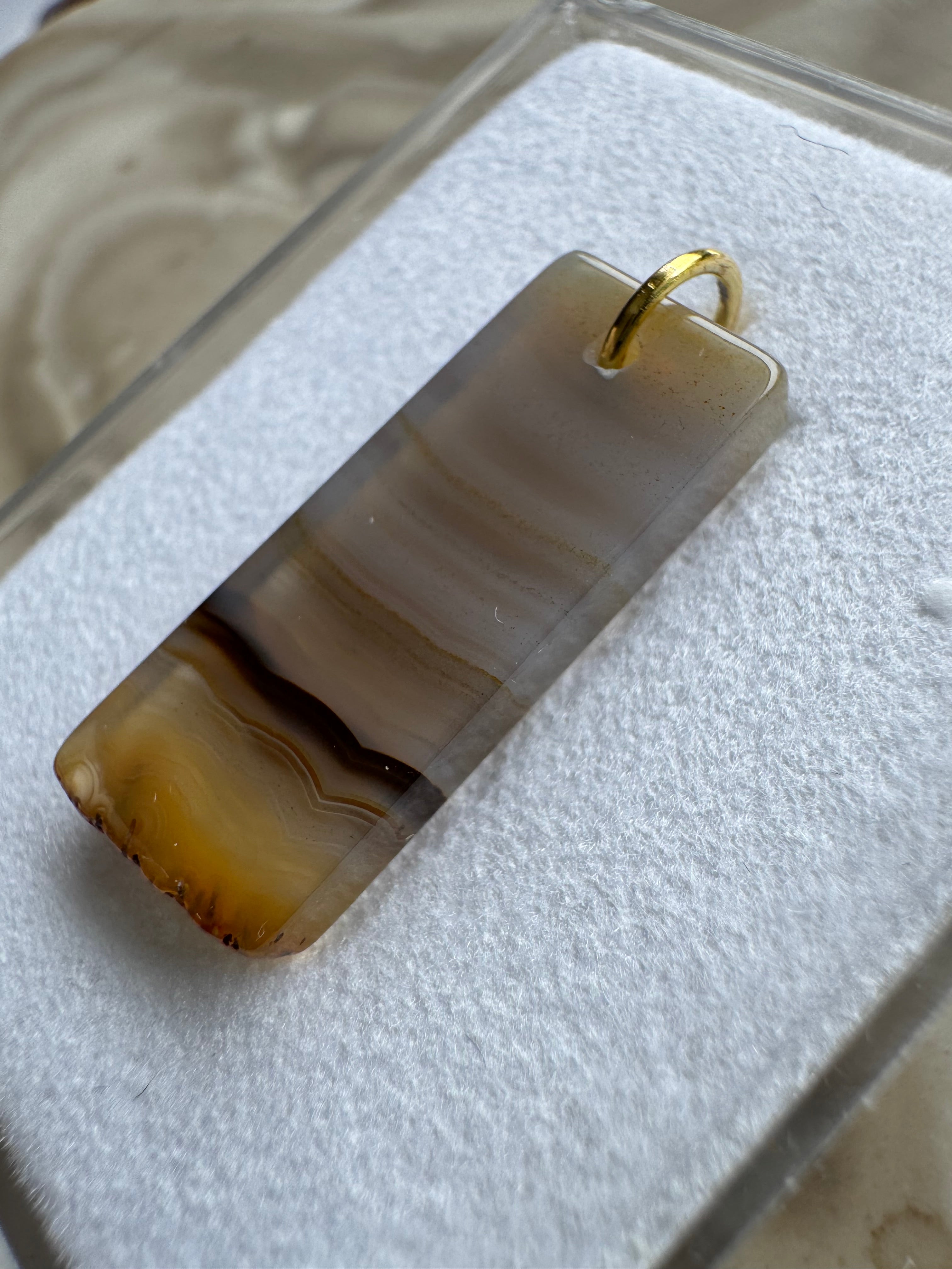 Handgearbeiteter Schmuck Anhänger aus Brasilianischem Achat