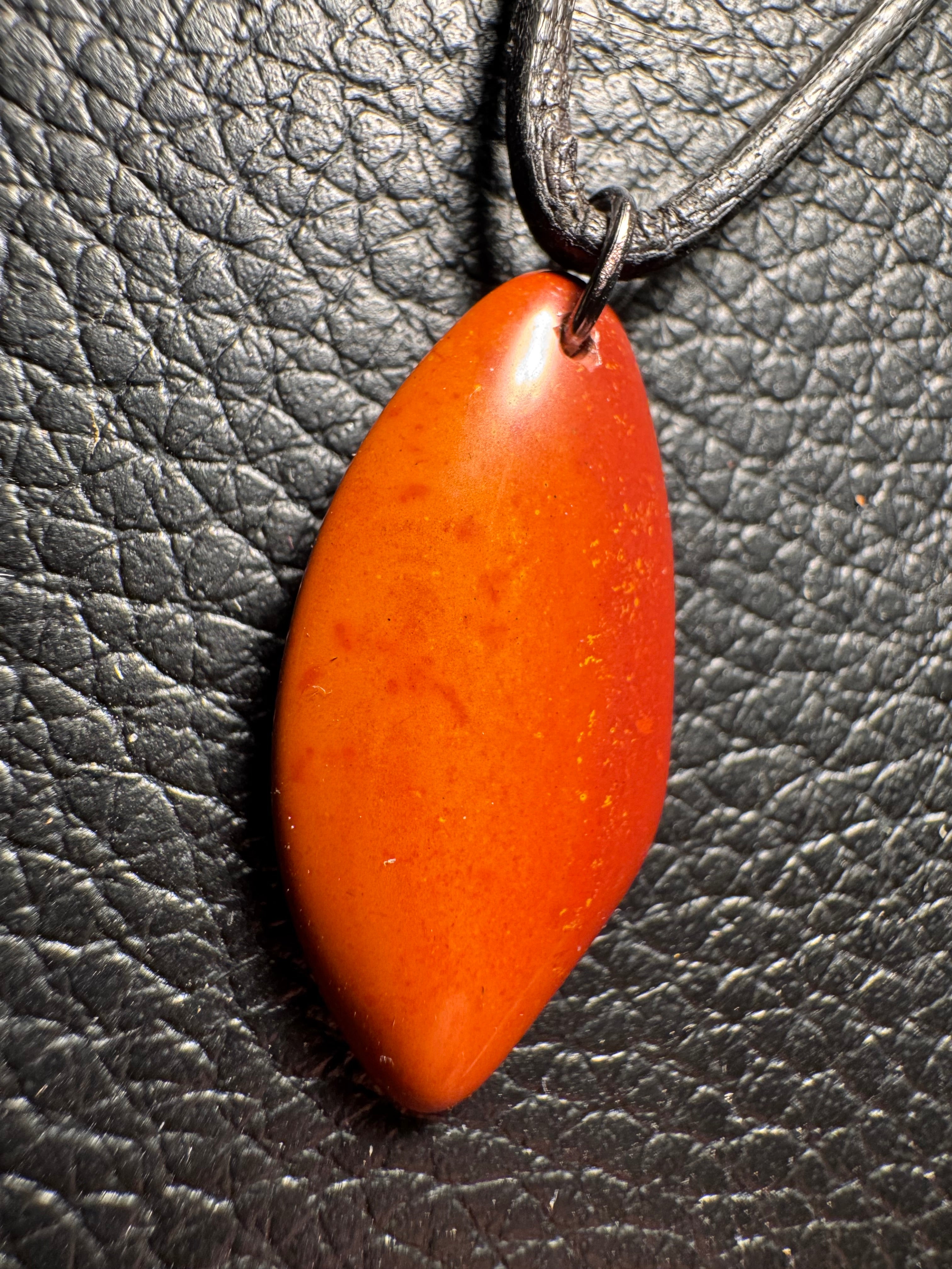 Bohnerzjaspis Anhänger Rot