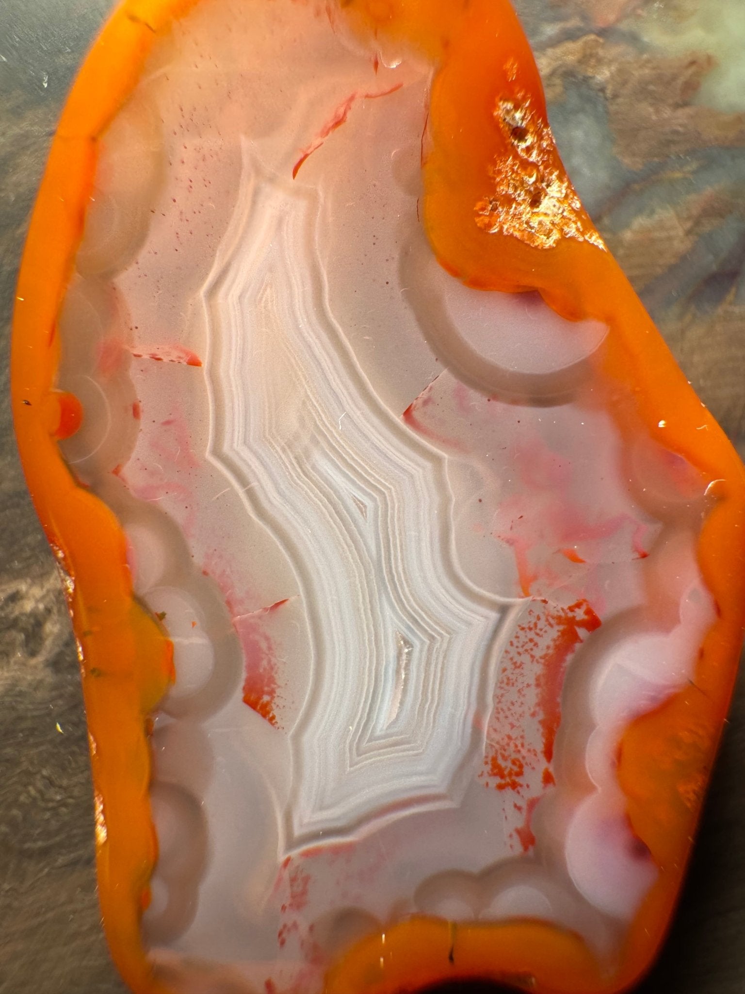 Handcrafted pendant made of Berber agate