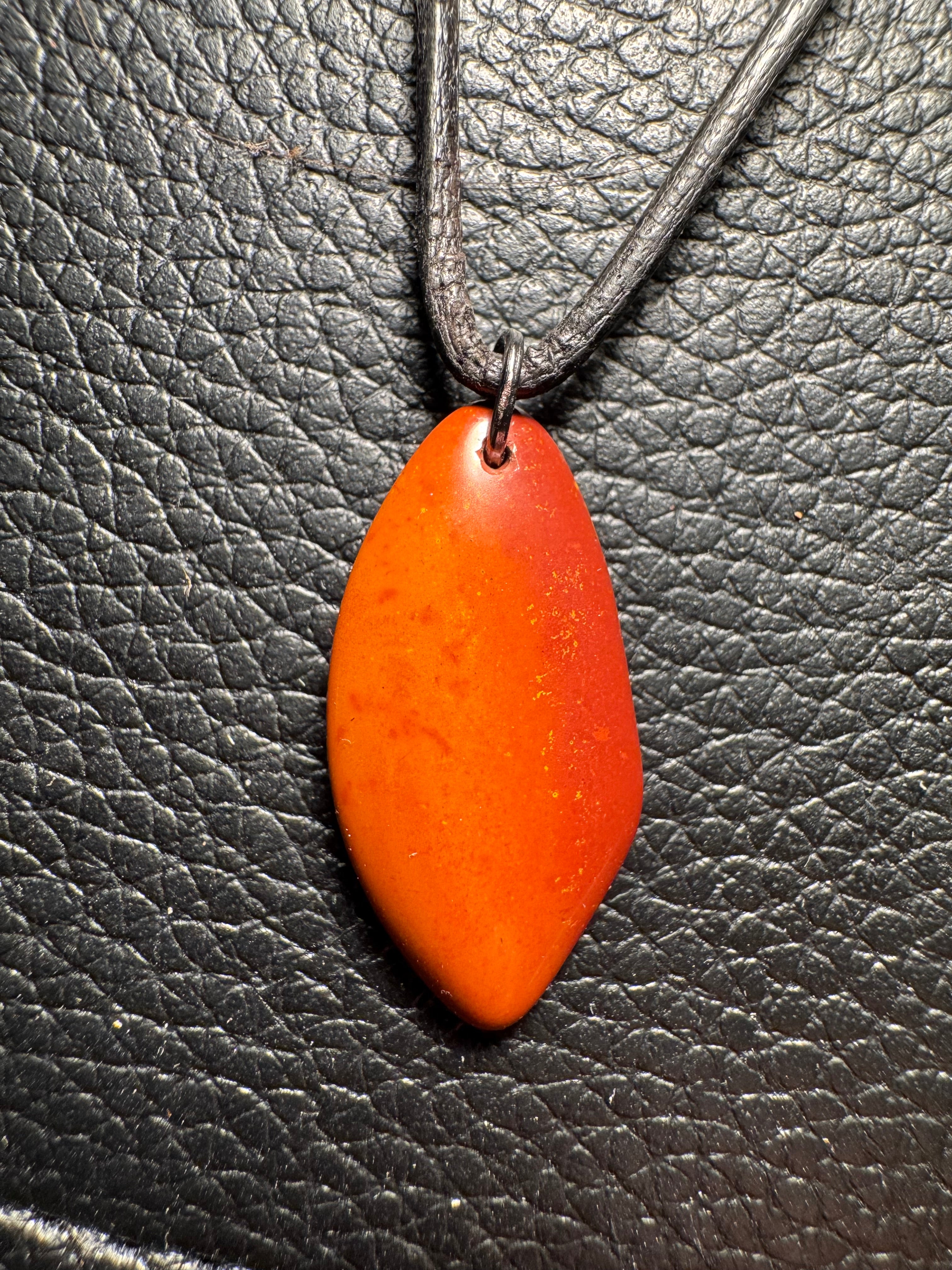 Bohnerzjaspis Anhänger Rot