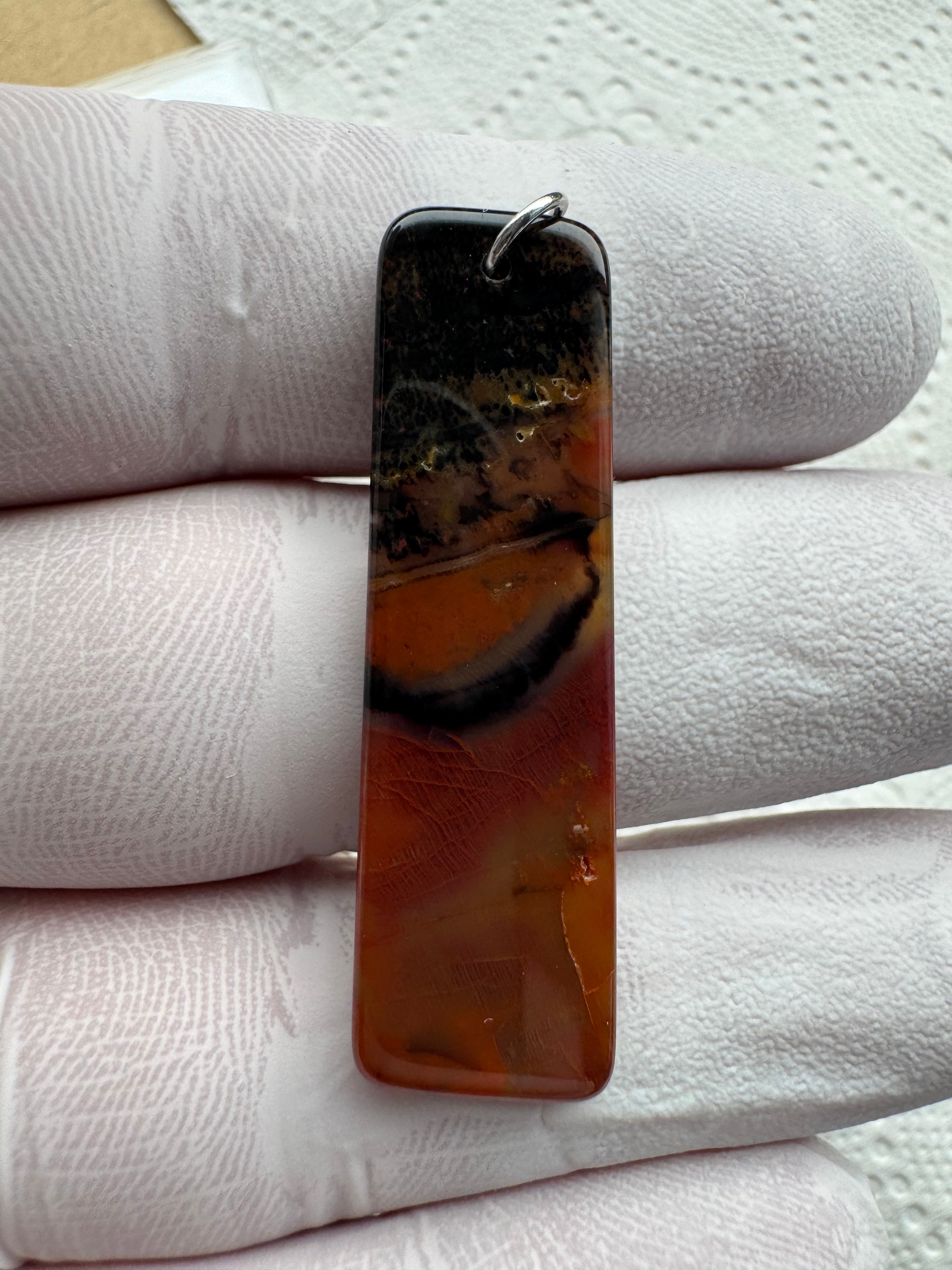 Versteinertes Regenbogenholz aus Arizona als Schmuck Anhänger