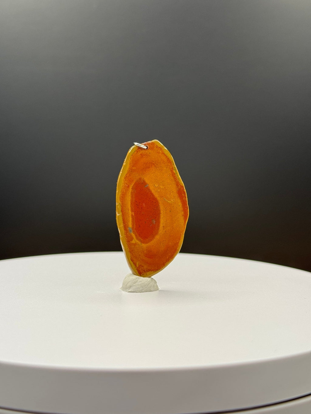 Bohnerzjaspis Anhänger viele Fossilien und Tiefenwirkung