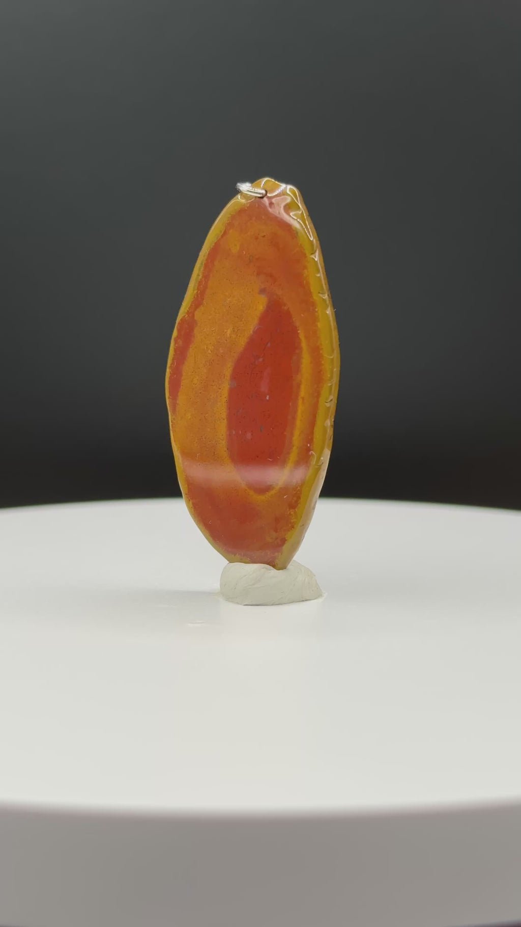 Bohnerzjaspis Anhänger viele Fossilien und Tiefenwirkung